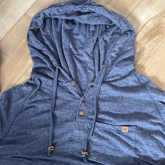 Like new! Men’s Tentree long sleeve t-shit. Size Large - Picture 3 of 4